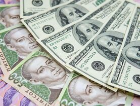 В Украине значительно вырос курс доллара. Эксперты объяснили рост спроса на американскую валюту