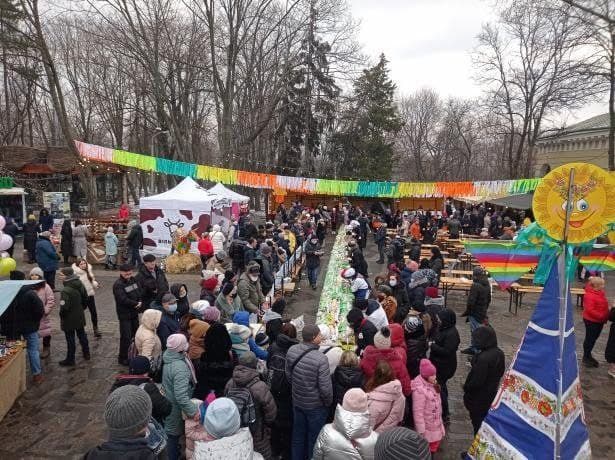 В Днепре сделали рекордный рулет из блинов. Скриншот https://t.me/dniprooblcentr